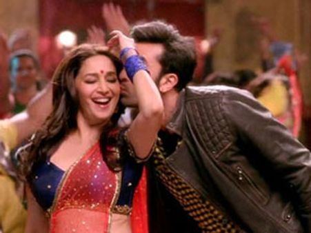 ముదురు భామతో ముద్దు సీన్, నాలుగు టేకులు!