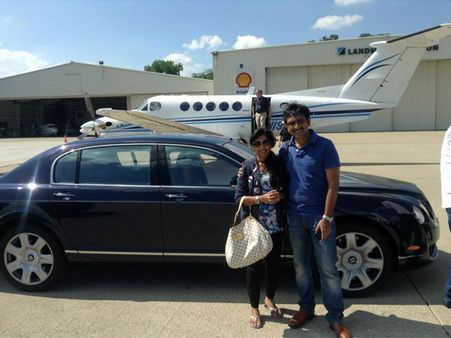 శ్రీనువైట్లకు ఛార్టెడ్ ఫ్లైట్ ఇచ్చారు (ఫోటో)