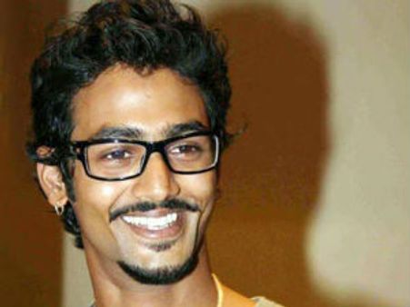 అసత్య ప్రమాణ కేసులో బాలీవుడ్ హీరో..తేలితే ఏడేళ్లు