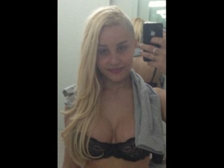 డ్రగ్స్ తీసుకున్న హీరోయిన్, అరెస్ట్