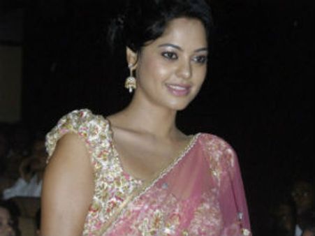 బిందుమాధవికి షాక్‌!