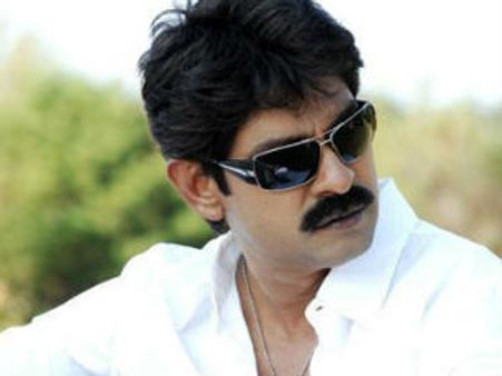 జగపతిబాబు వాయిస్ ఓవర్ ఇస్తున్నాడు