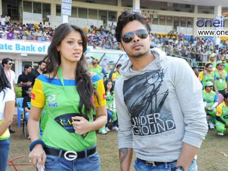 ఫొటోలు: శ్రీశాంత్‌తో హాట్ బ్యూటీ లక్ష్మీరాయ్