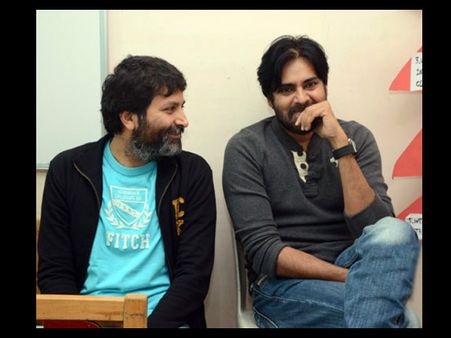 'ఖుషి' లింక్ తో...పవన్,త్రివిక్రమ్ టైటిల్??