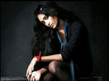 జియాఖాన్ పోస్టుమార్టం రిపోర్టులో తేలిన నిజం