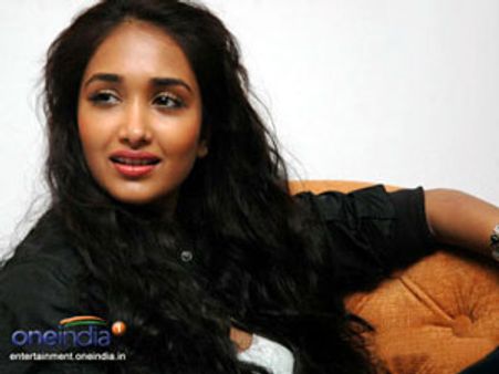 జియా ఖాన్ తప్పుడు వ్యక్తితో... : మౌనం వీడిన తల్లి