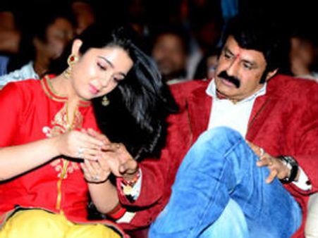 బాలకృష్ణ ప్రక్కన చివరకు ఆమెనే హీరోయిన్ గా...??