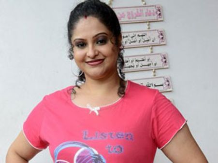 హీరోయిన్ రాశి రీ ఎంట్రీ...డిటేల్స్