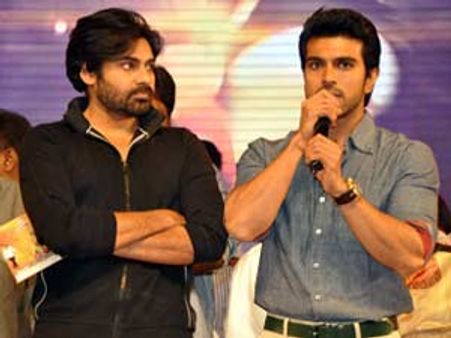 పవన్ బాబాయ్‌తో పోల్చొద్దు, నేనూ ఫ్యానే : రామ్ చరణ్