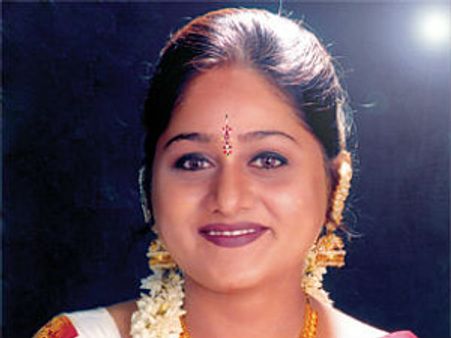 నిర్మాత అసభ్య ప్రవర్తన...టీవీ యాంకర్ ఫిర్యాదు..అరెస్ట్