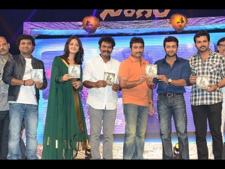 స్టేజీపై అనూష్క అదిరిపోయే డాన్స్ ...(ఫోటో ఫీచర్)