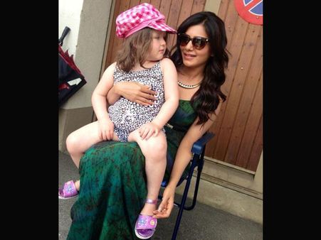 ఆ పాపాయి ఎవరు సమంత...?