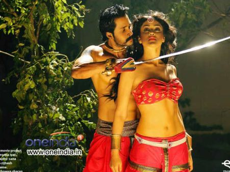 రాజకుమారిగా కత్తితిప్పుతూ శ్రియా