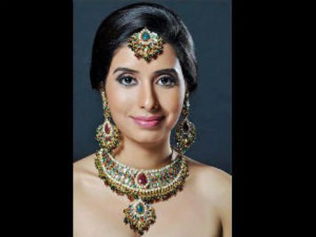 పాస్‌పోర్టు కోసం తప్పుడు పని : బుక్కైన టీవీ నటి