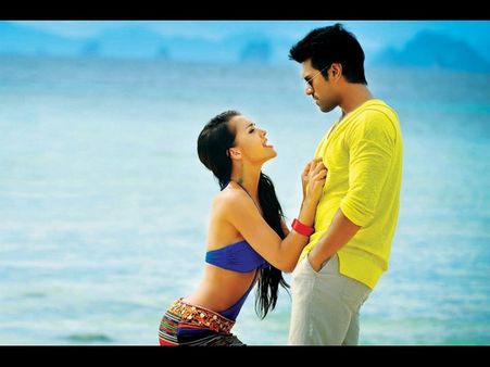 ఝలక్ : ఎన్టీఆర్ మూవీ ప్రభావం ‘ఎవడు’పై!