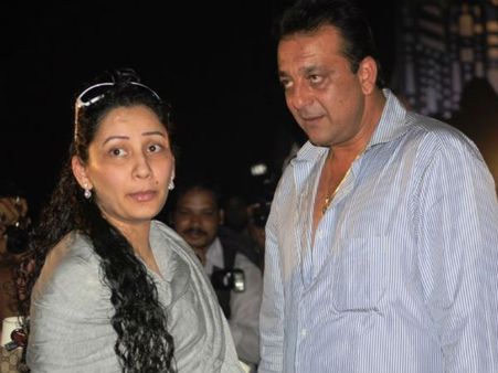 జైల్లో సంజయ్ దత్‌ని కలిసిన మాన్యత