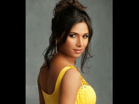 బెదిరిస్తున్నారంటూ దర్శకుడుపై హిజ్రా కంప్లైంట్