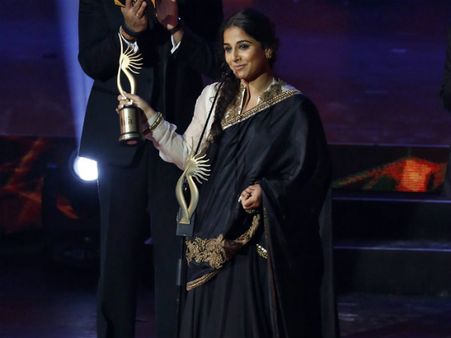 ఇఫా 2013: వరస్ట్ అనిపించుకున్న మన సినీ జనం (ఫోటోలు)