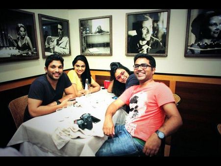 ఫోటోలు : భార్యతో అల్లు అర్జున్ సరదాగా...!