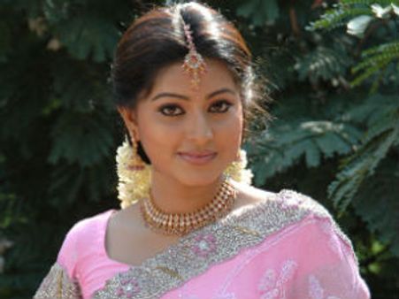 ప్రకాష్ రాజ్ సరసన స్నేహ నే ఫైనల్...