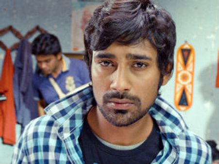 బ్యాంకాక్‌‍లో తన్నులు తిన్న హీరో వరణ్ సందేశ్‌?