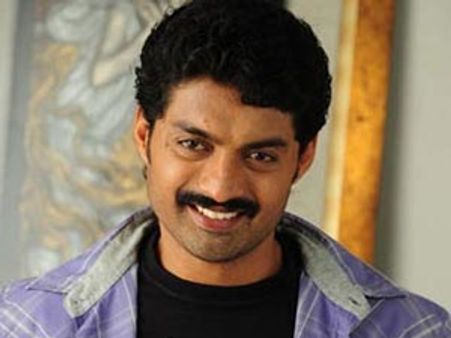 ‘ఓం’ : దర్గాలో ప్రత్యక్షమైన కళ్యాణ్ రామ్