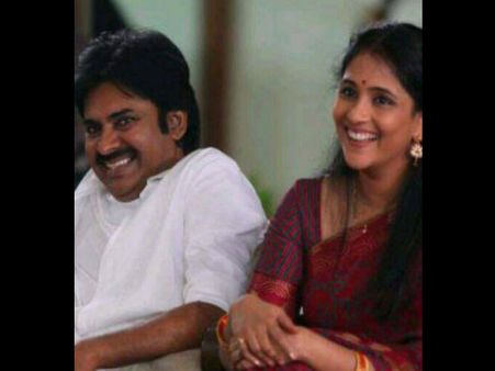 పవన్‌ కళ్యాణ్ పట్టుదల, అక్కయ్యగా టీవీ యాంకర్