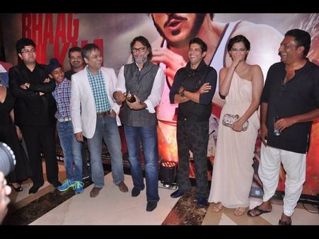 ఫోటోలు: భాగ్ మిల్ఖా భాగ్-భార్యతో ప్రకాష్ రాజ్ ఇలా