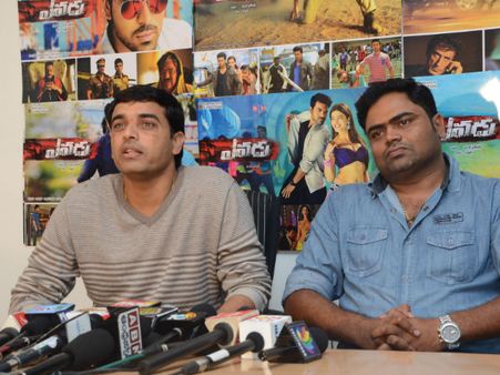 పవన్ సినిమాతో చరణ్‌‌కు సమస్యలేదు : దిల్ రాజు