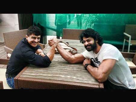 ఫోటో : ప్రభాస్‌ను పడగొట్టే దమ్ముందా?