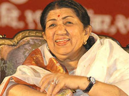 లతా మంగేష్కర్‌కు యశ్ చోప్రా పురస్కారం