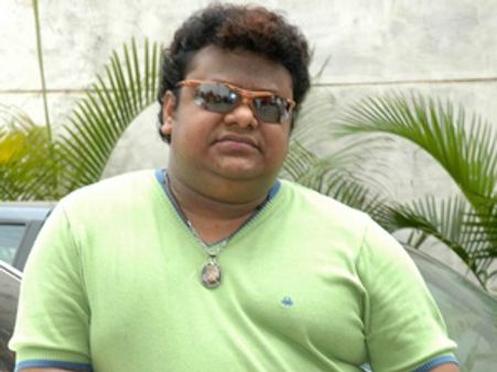 యువతి ఫిర్యాదు : చక్రి, నిర్మాత పరుచూరిపై కేసు