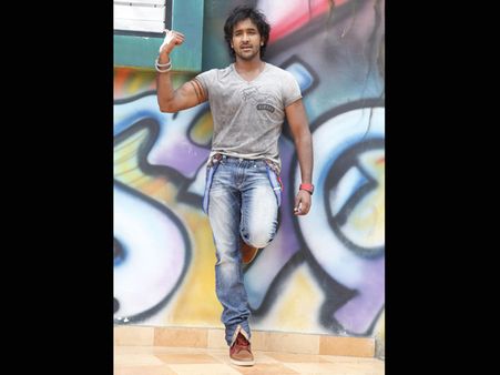 విష్ణు ‘దూసుకెళ్తా’ ఫస్ట్ లుక్