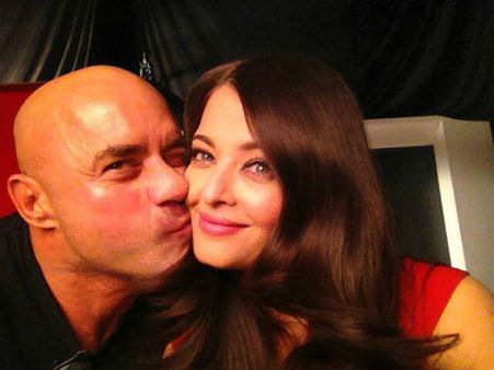 ఐశ్వర్యరాయ్‌ని పబ్లిగ్గా ముద్దాడిన దర్శకుడు(ఫోటో)