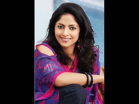 ఫోటో షూట్లో... పవన్ కళ్యాణ్ అత్త! (ఫోటోలు)