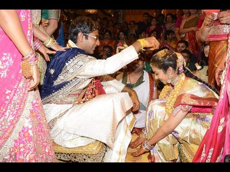 బాలయ్య ఇంట్లో పెళ్లి: ఎన్టీఆర్, హరికృష్ణ గైర్హాజరు