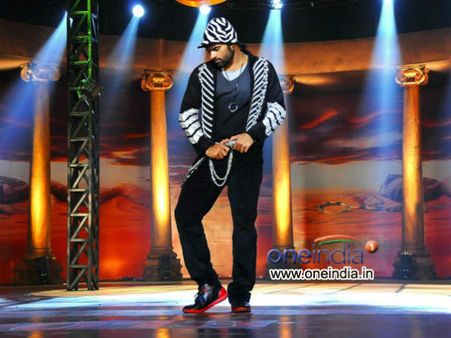 స్క్రీన్ ప్లే ప్రధానంగా సాయి ధరమ్ తేజ్ చిత్రం