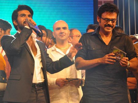 తుఫాన్ : మెగాస్టార్ స్థానంలో వెంకటేష్ అందుకేనా?