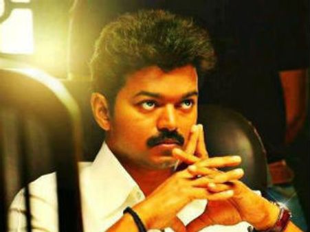 రాజకీయాలు మనకొద్దంటూ స్టార్ హీరో ట్వీట్