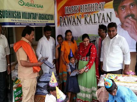 పవన్ సోదరి సమక్షంలో సెలబ్రేషన్స్, సేవ(ఫోటో)