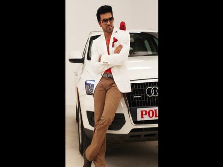 ‘తుఫాన్’పై సల్మాన్ తండ్రి కేసు, కోర్టులో చుక్కెదురు!