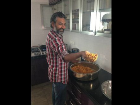 ‘టైగర్‌ ఫుడ్’ రెడీ చేస్తున్న రాజమౌళి! (ఫోటో)