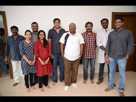 రాజమౌళి, కీరవాణి పూజతో....రెండు చిత్రాలు (ఫోటో ఫీచర్)