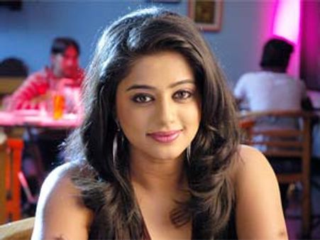 అది తప్పని భావించటం లేదు: ప్రియమణి