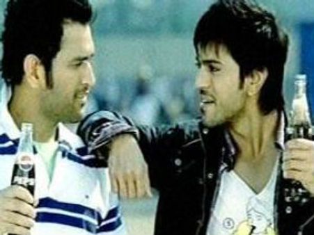 త్రివిక్రమ్ డైరక్షన్: రామ్ చరణ్, ధోణి లతో...