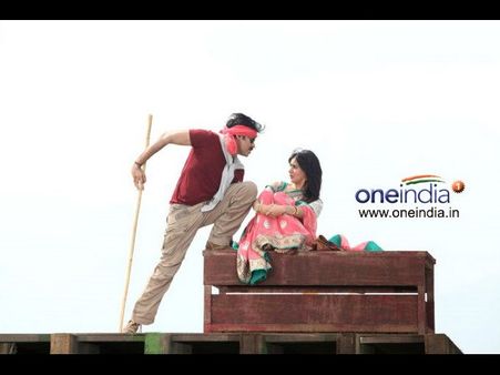 షాక్‌:'అత్తారింటికి దారేది' పైరసీ సూత్రధారుడు ఇతడే