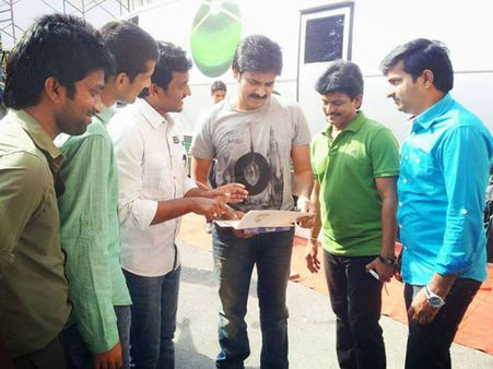 పవన్ కళ్యాణ్ ఫ్యాన్స్ వర్సెస్ ఉద్యమకారులు