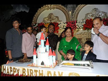 సూపర్ స్టార్@ నరేష్ కొడుకు బర్త్ డే పార్టీ..(ఫోటోలు)