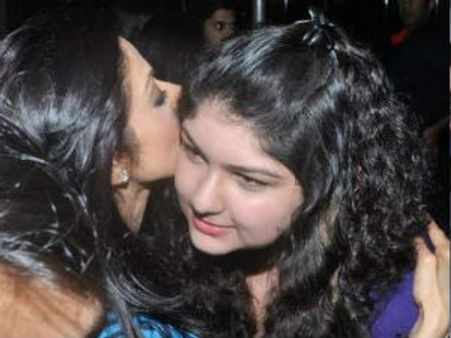 శ్రీదేవి ముద్దు పెట్టడంతో అంతా షాకయ్యారు!