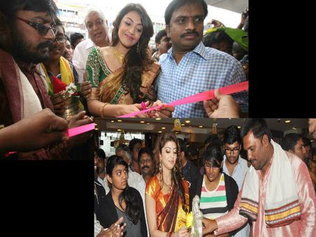 పోటీపోటీగా ఓపెన్ చేసిన కాజల్, ప్రణీత..(పిక్చర్స్)